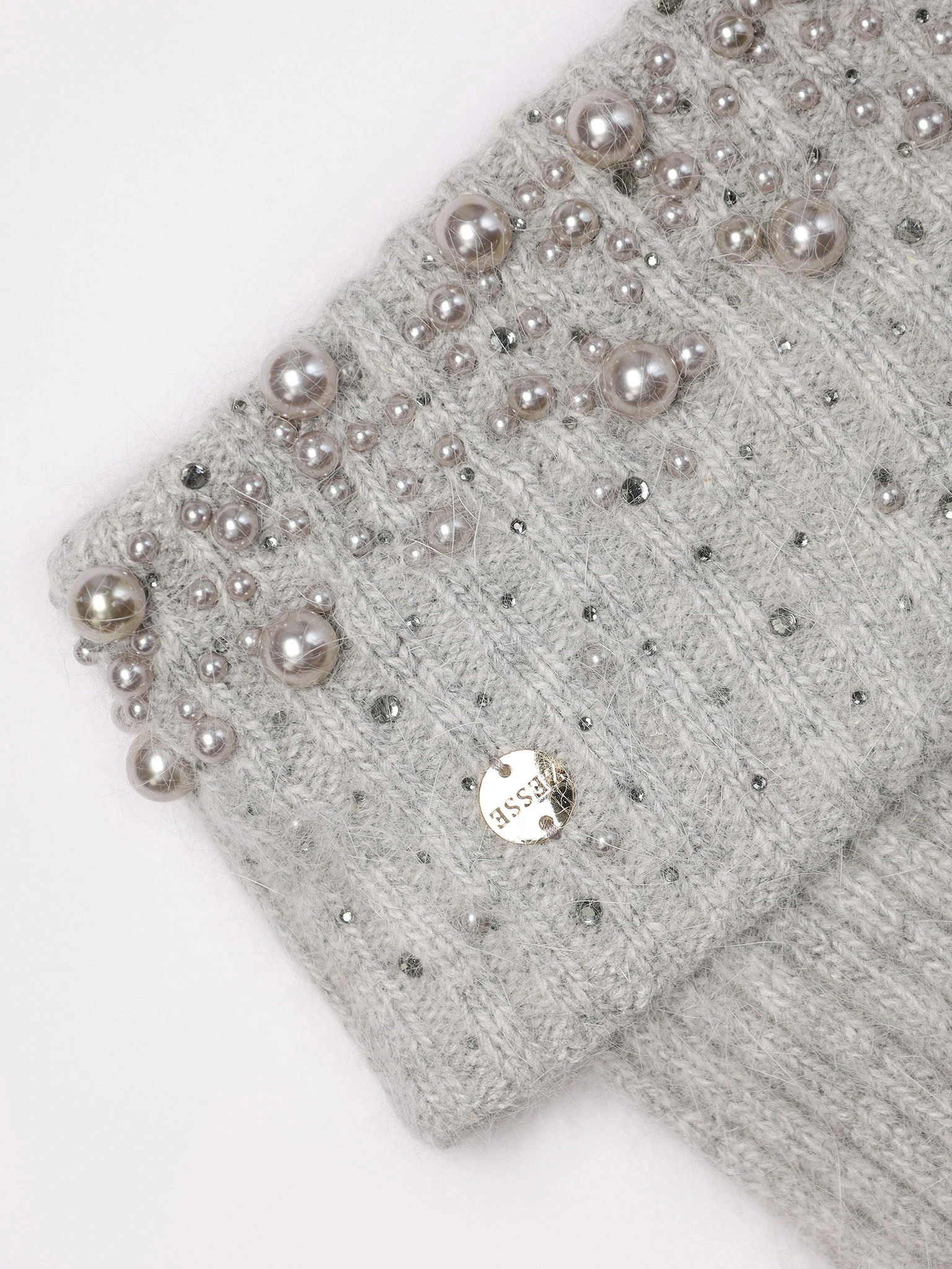 Шапка-бини двойная с отворотом декорированная стразами и бусинами в ассортименте